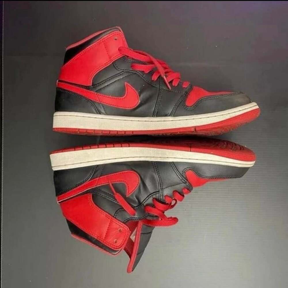 Jordan Air Jordan 1 Mid Size 5Y Black Red Sneakers